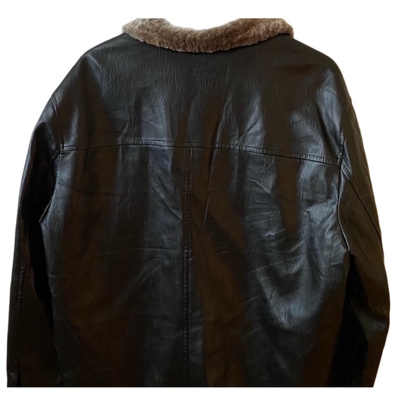 Vegan Leather jacket in black. Men’s jacket fits like an XL 🤥runs small!! - Picture 2 of 7